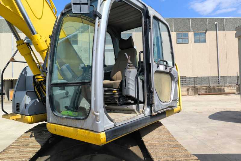 OmecoHub - Immagine NEW HOLLAND E145